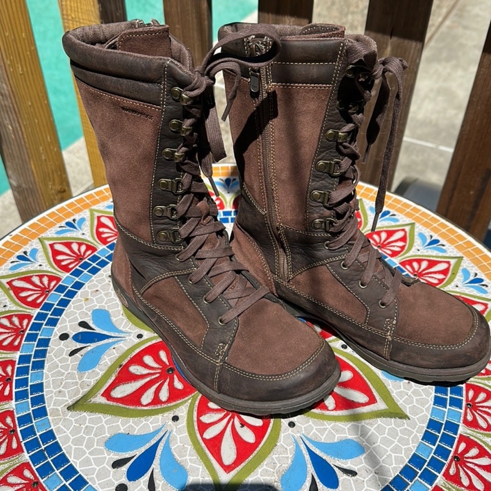Woman’s leather waterproof Chao boots size 7 worn once! NWOB